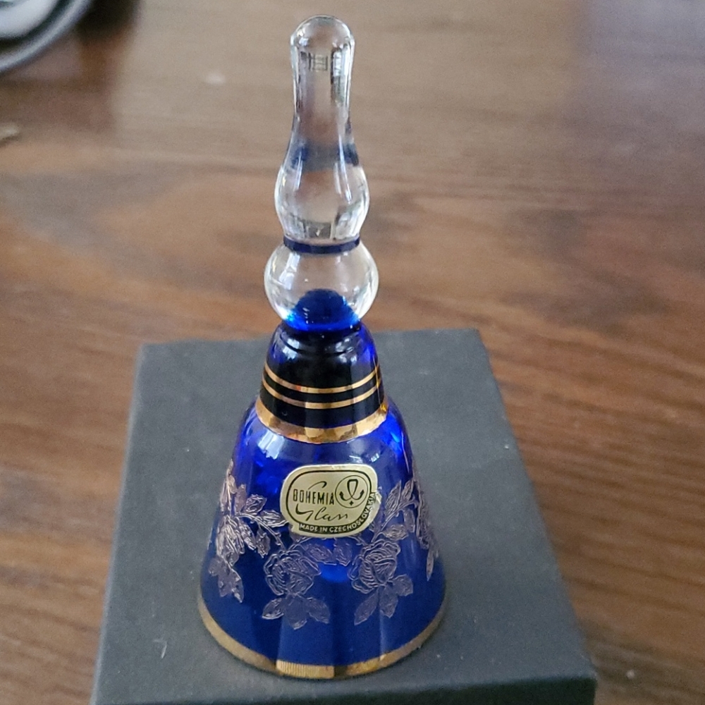 VINTAGE CZECH BOHEMIAN CRYSTAL COBALT BLUE BELL